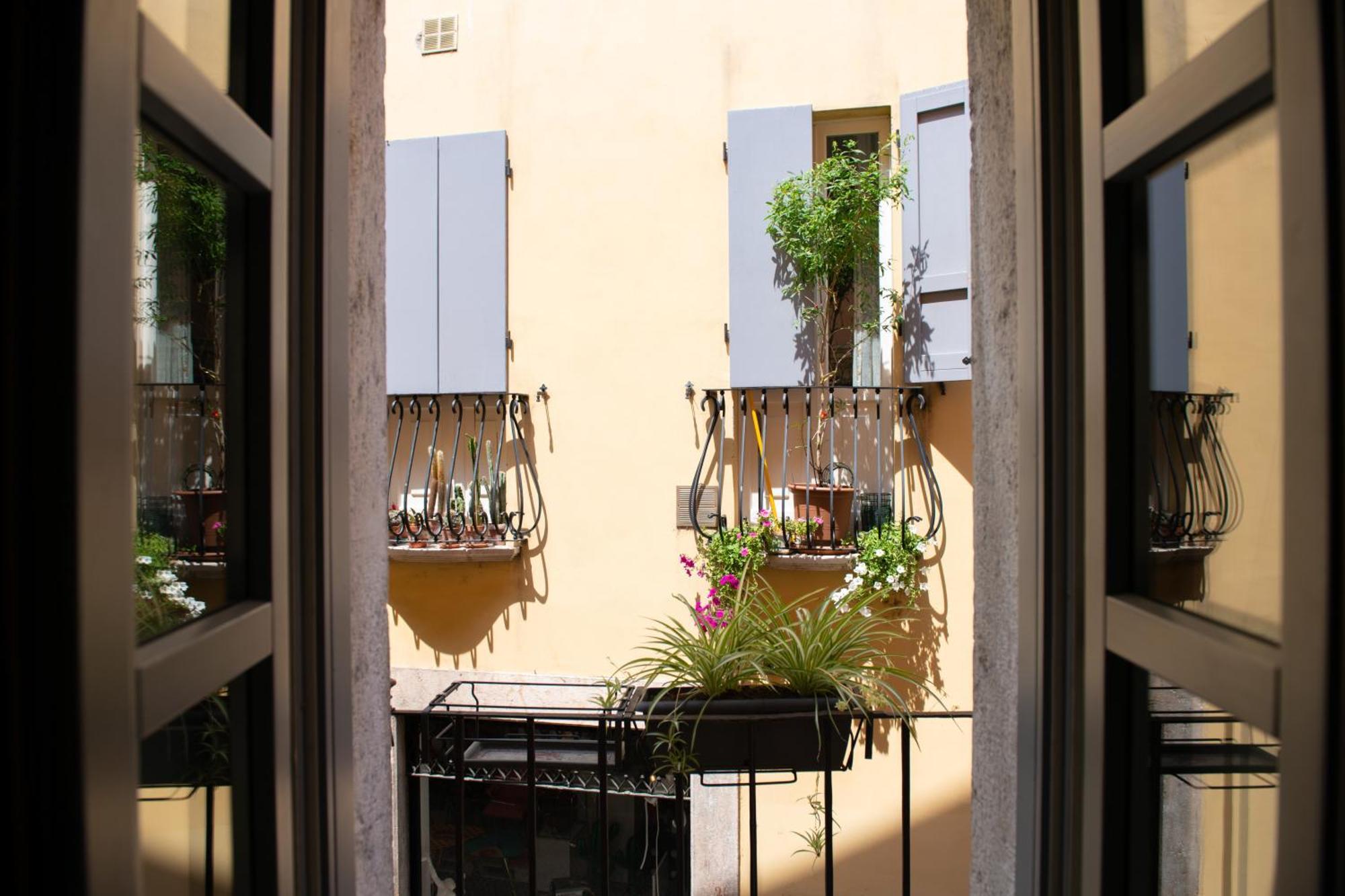 Alessi Appartamenti Desenzano del Garda Kültér fotó